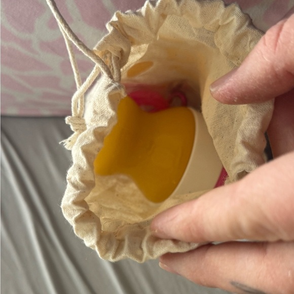 Yellow and Pink Sunscreen Applicator - Picture 9 of 13